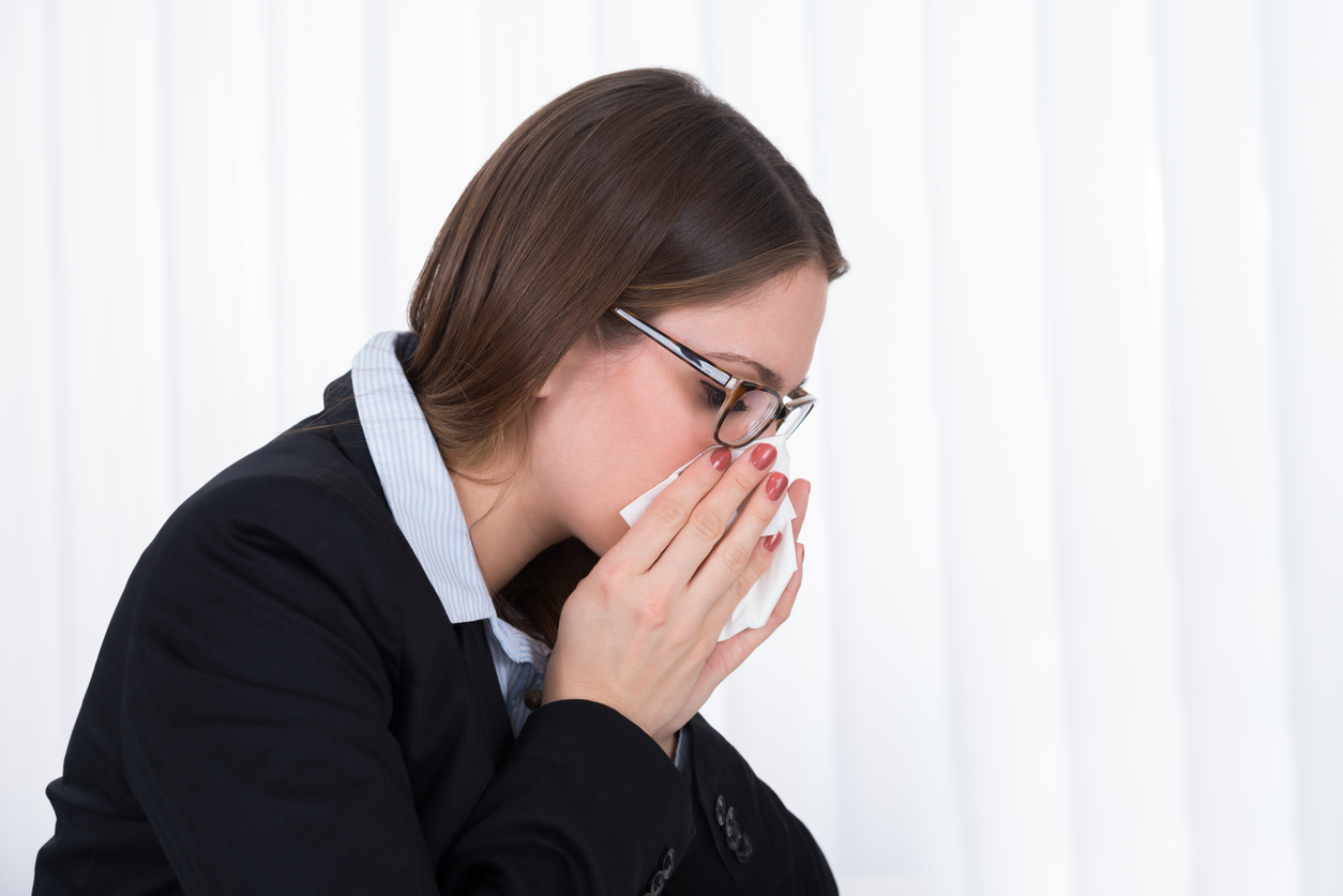 Muitas pessoas têm irritações nasais e não sabem a diferença entre rinite e sinusite. Saiba distinguir os sintomas e como combatê-los.