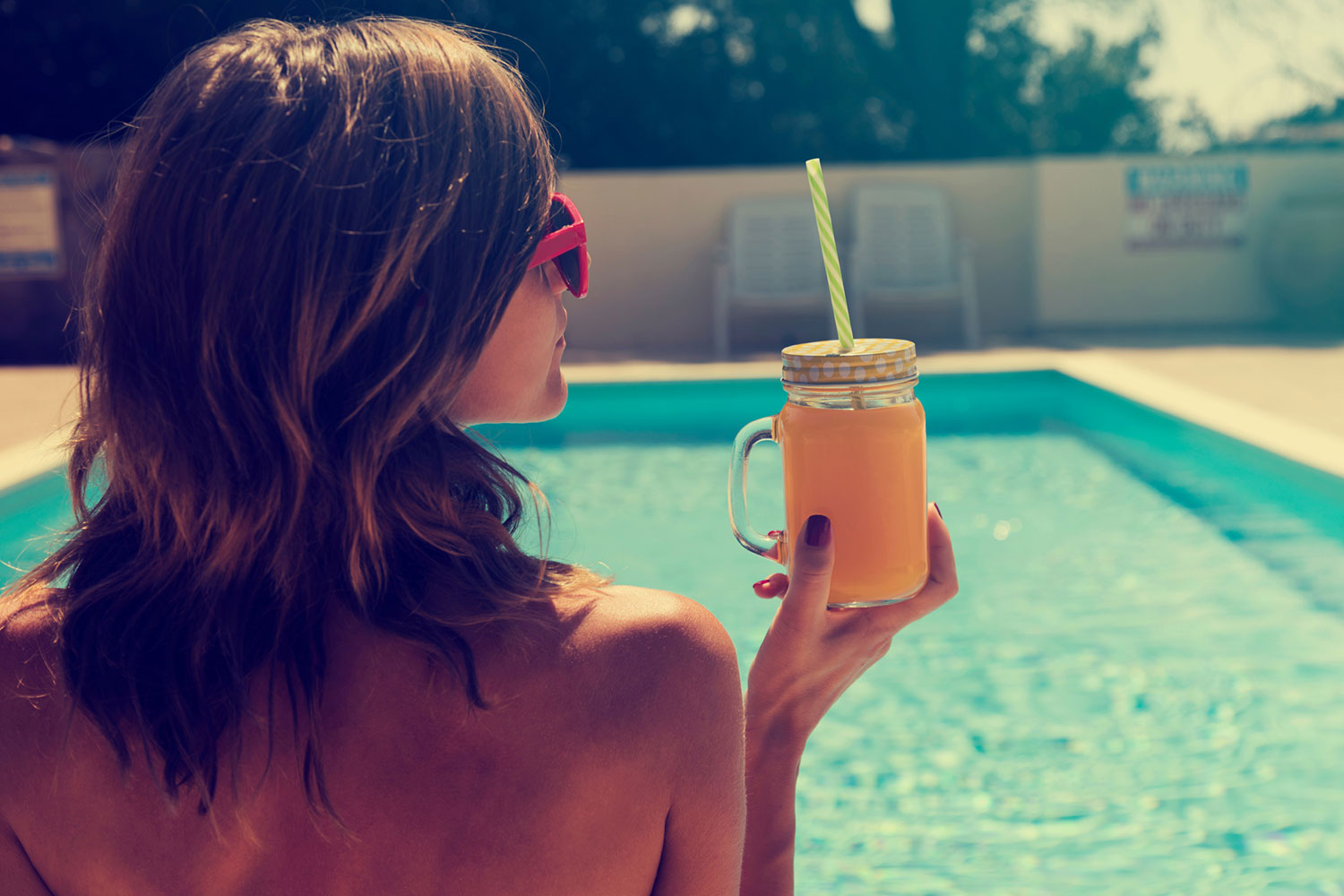 As mulheres precisam aumentar os cuidados com o cabelo no verão, por conta do tempo seco e de viajar para praia e piscina. Veja dicas para cuidar do cabelo!