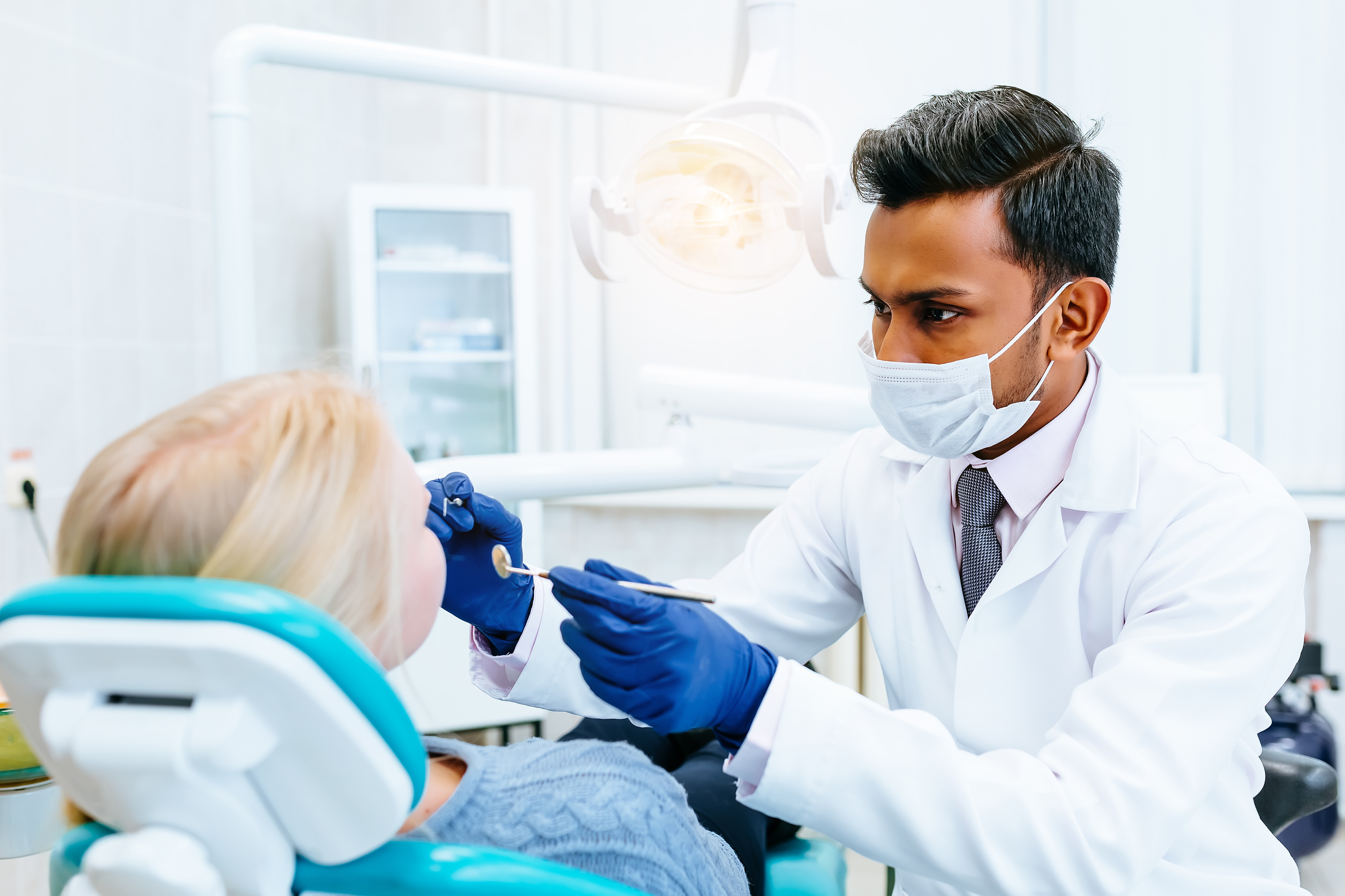 Tirar o dente do siso é mais comum do que pensamos. Se você tirou, sabe que é um processo dolorido e que requer recuperação adequada. Veja os cuidados.