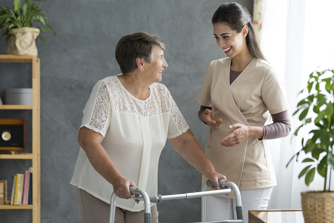 A osteoporose é uma doença que precisa de atenção e acompanhamento profissional. Entenda as causas da doença e o tratamento para amenizar complicações.