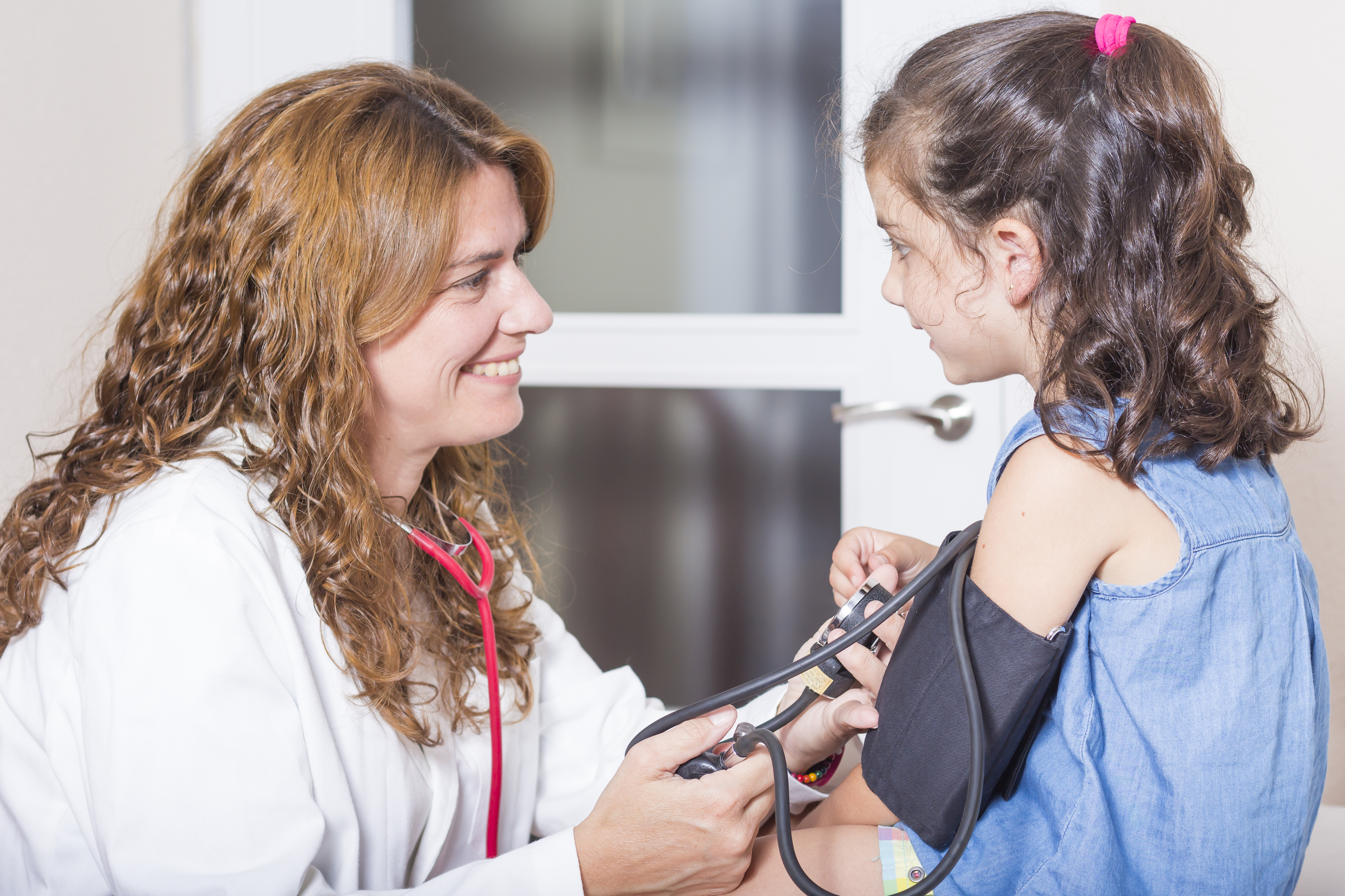 Observada cada vez mais precocemente, a incidência da hipertensão varia de 2% a 13% entre crianças e adolescentes.