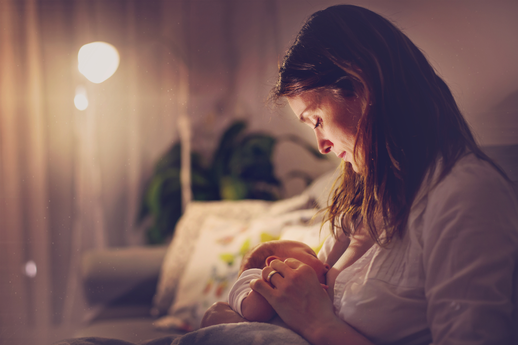 O aleitamento materno, além de nutrir, fortalece a relação entre mãe e bebê. A amamentação deve ser exclusiva até os seis meses de idade.