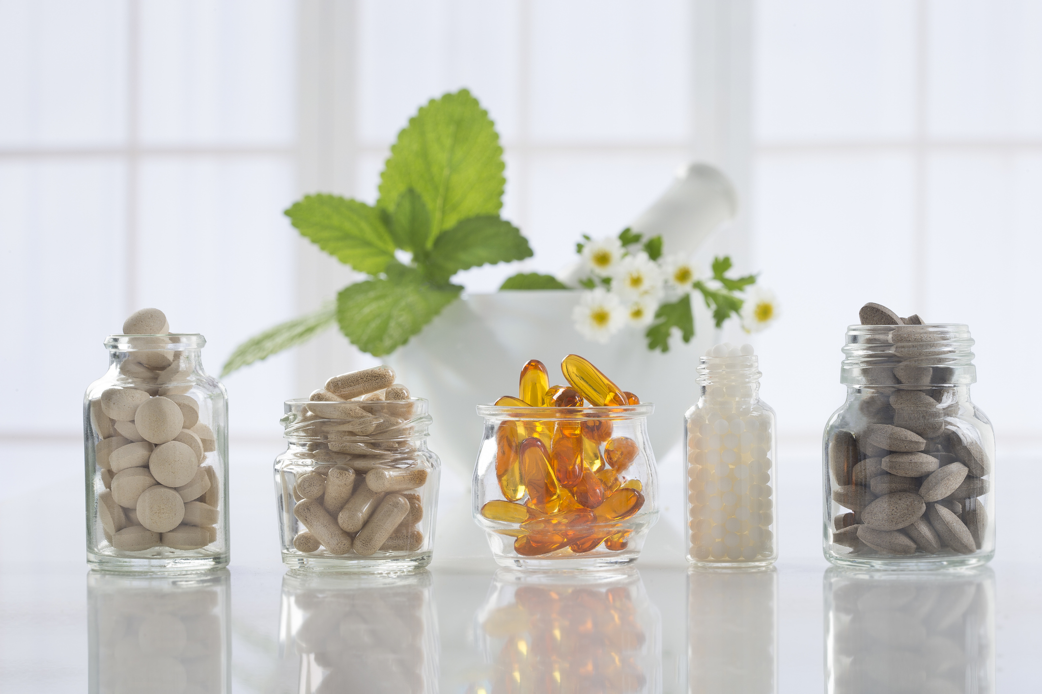 Os multivitamínicos são suplementos que reúnem vitaminas e minerais com funções extremamente importantes a diferentes necessidades.