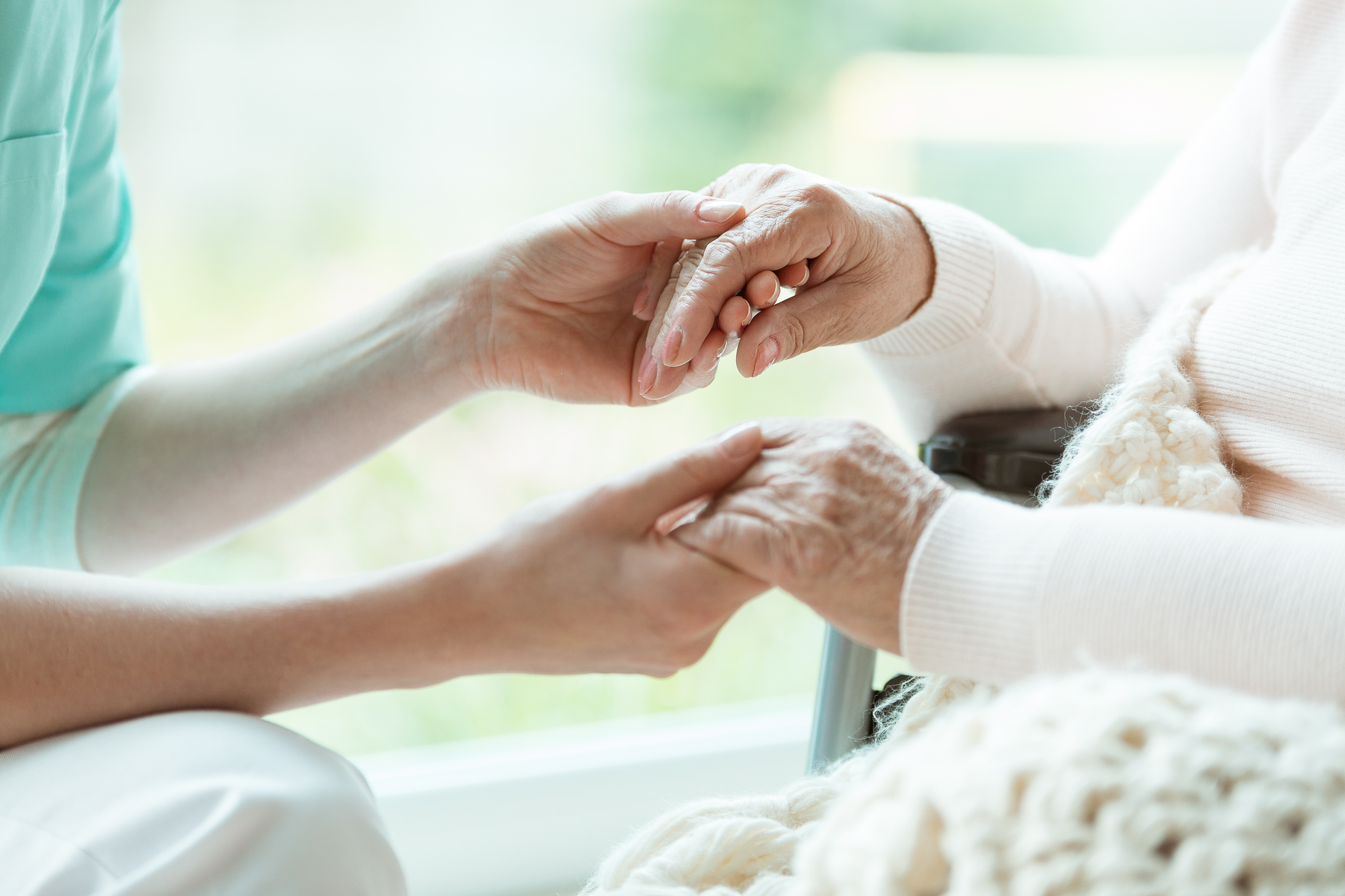 No mundo, 1% da população acima de 60 anos padece de Parkinson, que é progressiva, neurodegenerativa e afeta várias partes do corpo.