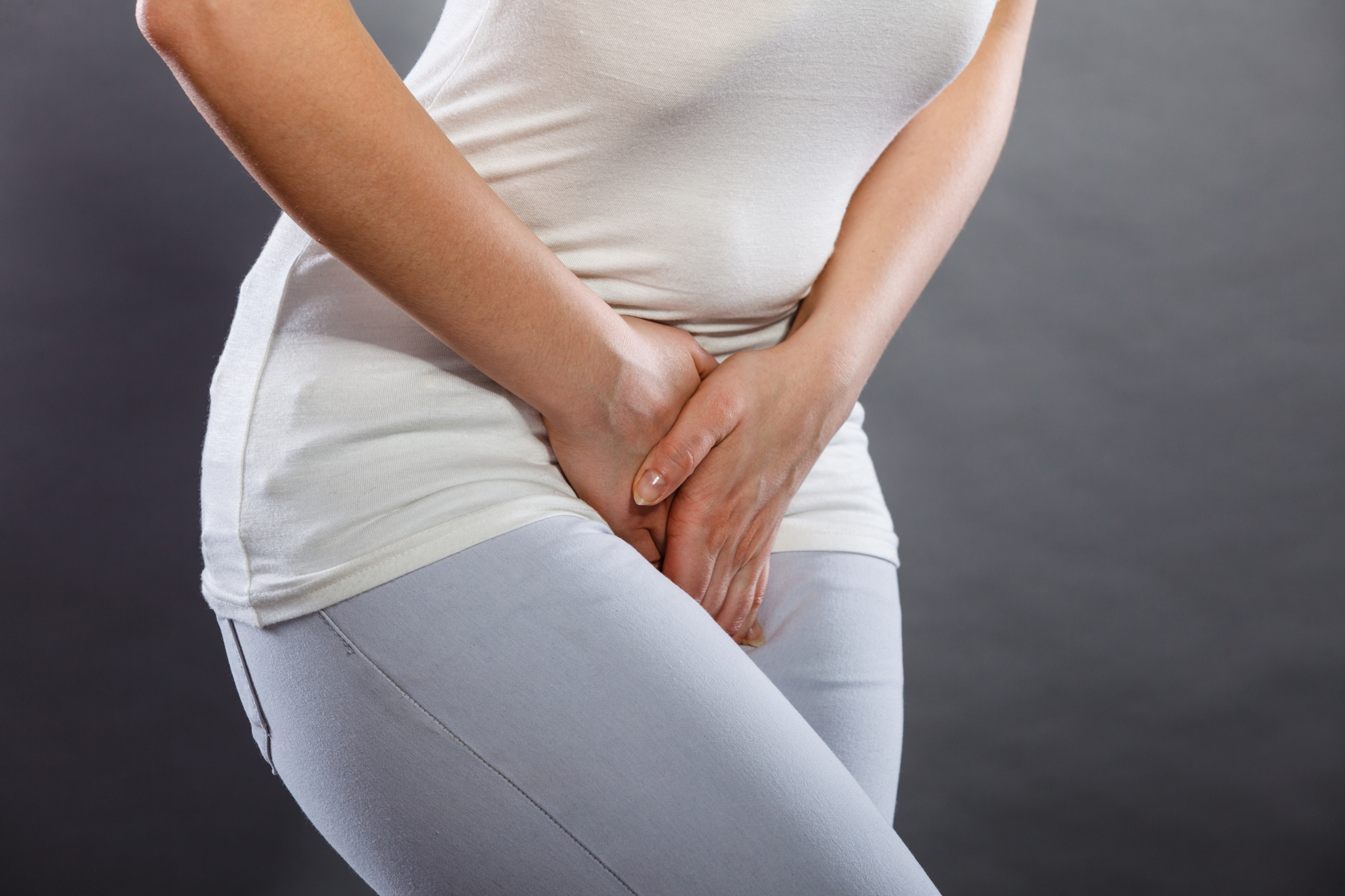 Quando se fala em infecções urinárias, logo nos vem à cabeça a saúde feminina. Isso se deve à anatomia feminina: uretra mais curta e mais próxima do ânus.
