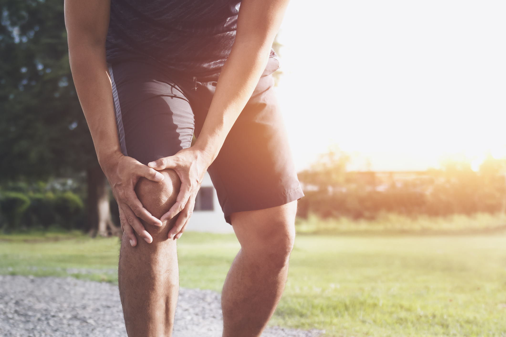 As lesões nos joelhos são constantes em atletas profissionais, principalmente entre os jogadores de futebol, por conta do contato e sobrecarga nessa articulação.