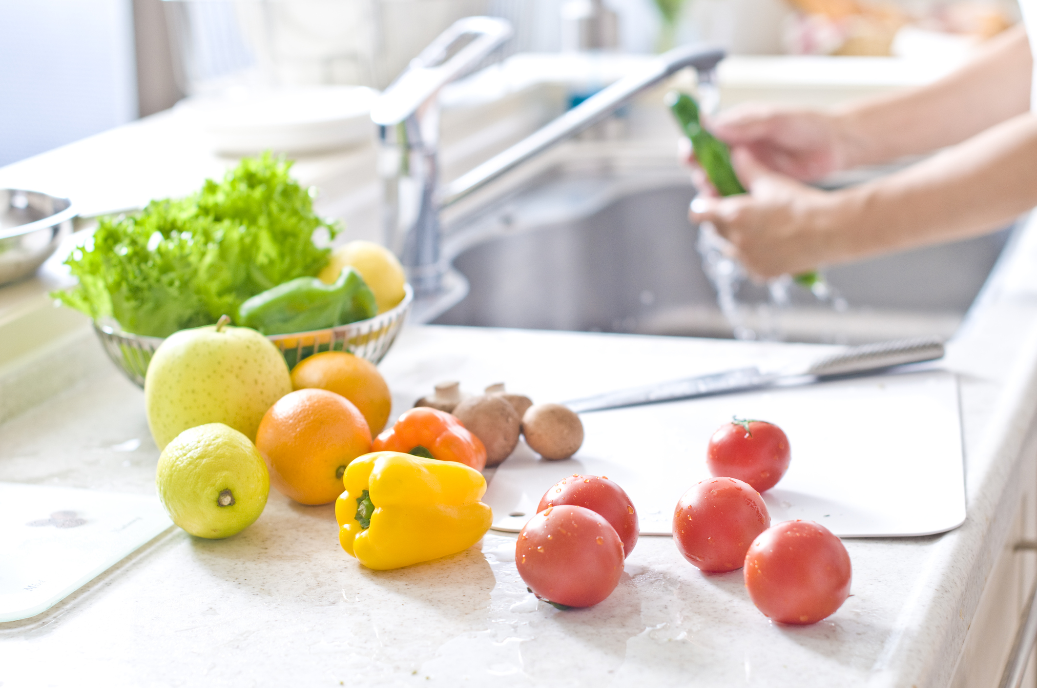 Os cuidados com a saúde também envolvem o processo de higienização das verduras, frutas e legumes é uma etapa muito importante para isso.